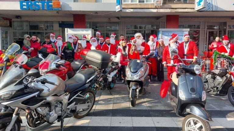 Deda Mrazovi na motorima obradovali najmlađe sugrađane (FOTO)