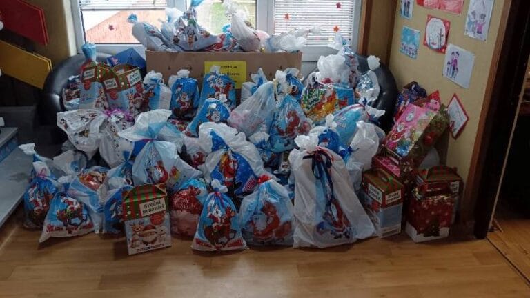 Paketići za decu sa Kosova i Metohije