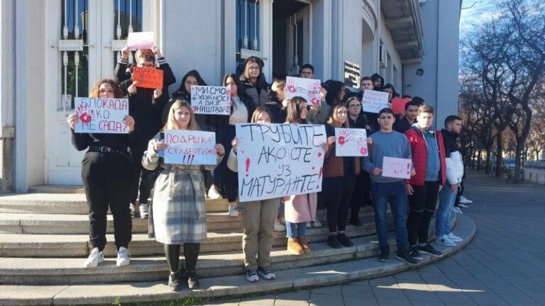 U Požarevcu ponovo 15 minuta tišine, učenici najavljuju nove blokade