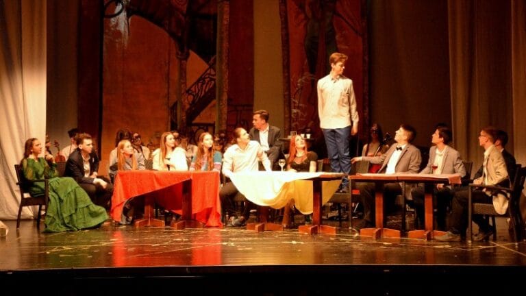 Predstava Požarevačke gimnazije u Centru za kulturu