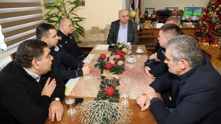 Prijem za policajce koji su spasli lice iz požara