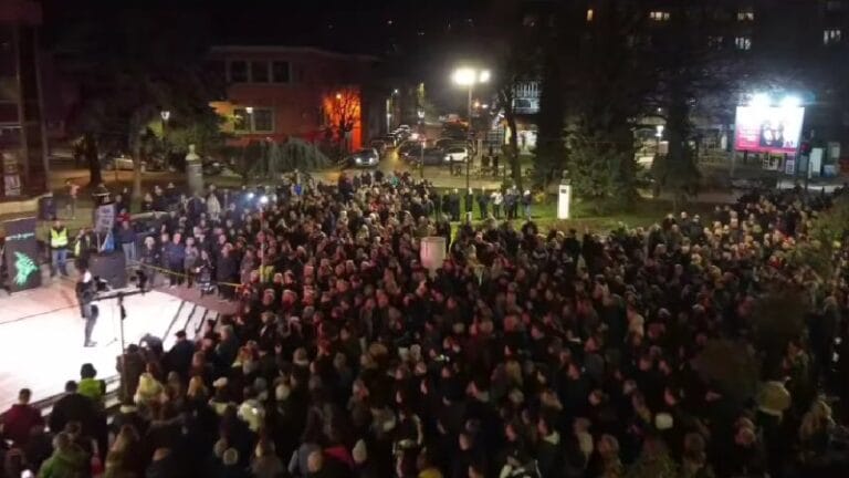 Tribina ProGlasa: „Pad nadstrešnice kap koja je prelila čašu“