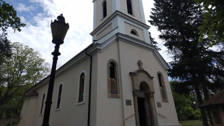 Sveti Nikola – polovina vernika slavi, druga polovina ide u goste