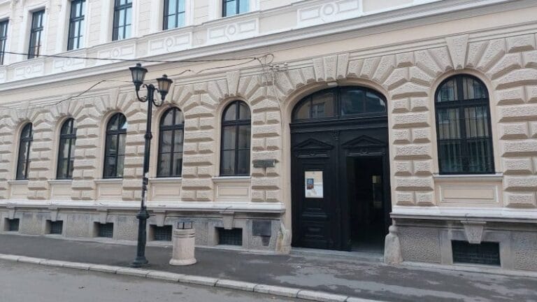 Tribina o vaspitanju dece koja odrastaju uz internet 