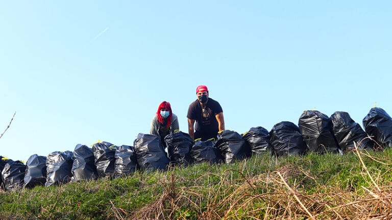 Došli iz Beograda i očistili deo obale Mlave i Vitovnice