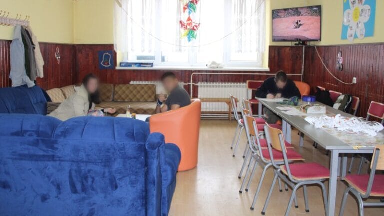 I u ustanovama stanuju emocije