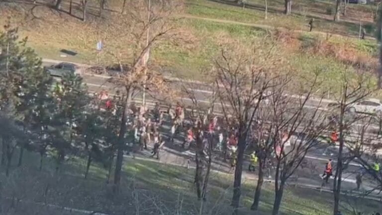 Počela 24-časovna blokada Autokomande