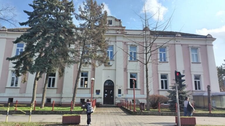 RAZGOVOR S POVODOM: Sibinka Živanović, direktorka ETŠ Požarevac o blokadama nastave i nezadovoljstvu maturanata