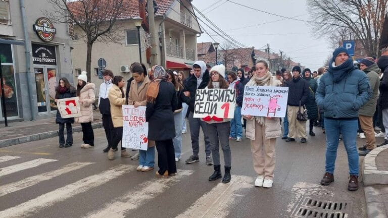 Maturanti najavili odavanje pošte radnim danima