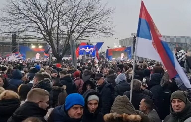 Arhiv javnih skupova izneo procenu za miting u Sremskoj Mitrovici