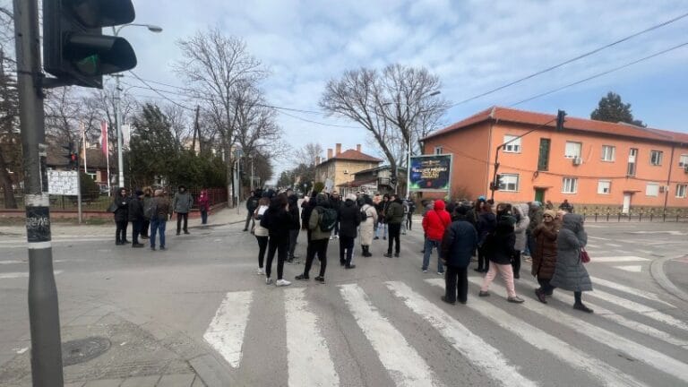 Završena blokada raskrsnice u Kostolcu