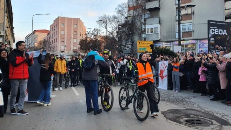 Studenti stigli u Smederevo, građani priredili veličanstven doček (FOTO, VIDEO)
