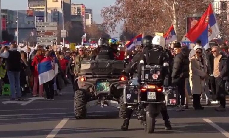 Blokada mosta u Novom Sadu do 18 sati