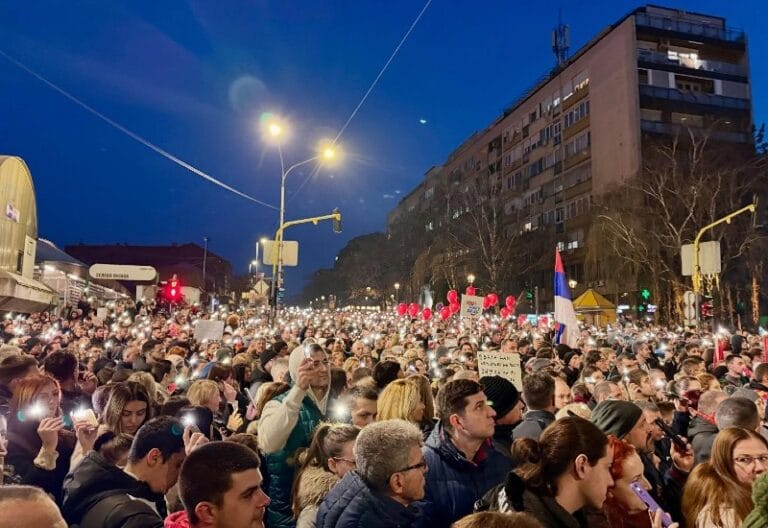 Više hiljada Smederevaca na današnjem protestu (FOTO-VIDEO)