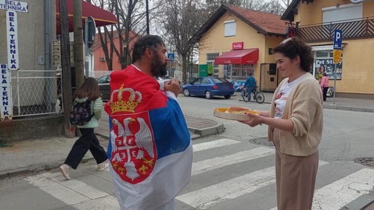Profesor koji pešači do Beograda stigao u Požarevac