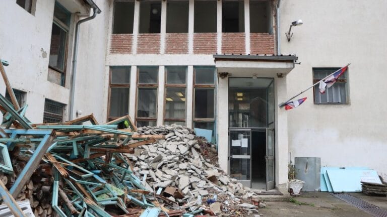 Počela rekonstrukcija škole u Dobri