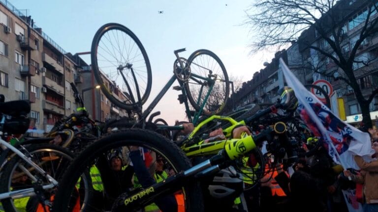 Studenti krenuli biciklima ka Strazburu