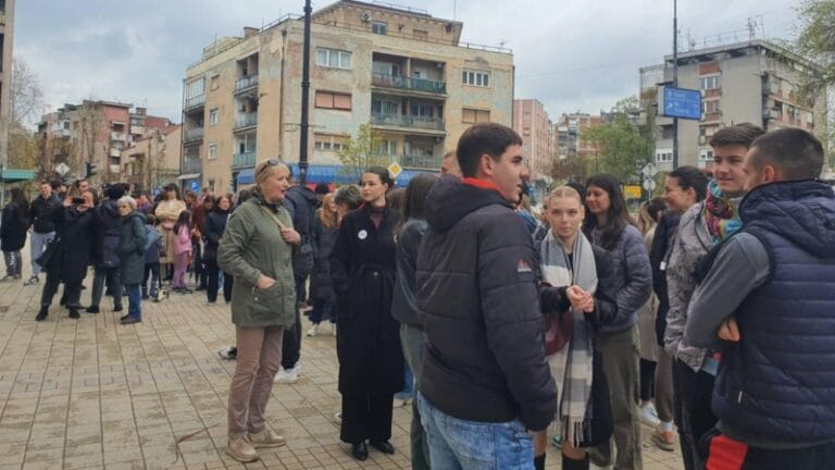 Protest u Smederevu, maturanti traže otključavanje škole (VIDEO)