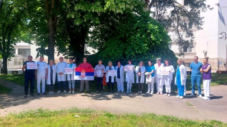 Tišina u dvorišu bolnice u Požarevcu