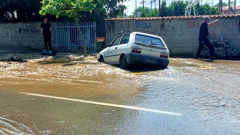 Havarija kod Sportskog centra u Požarevcu (FOTO, VIDEO)