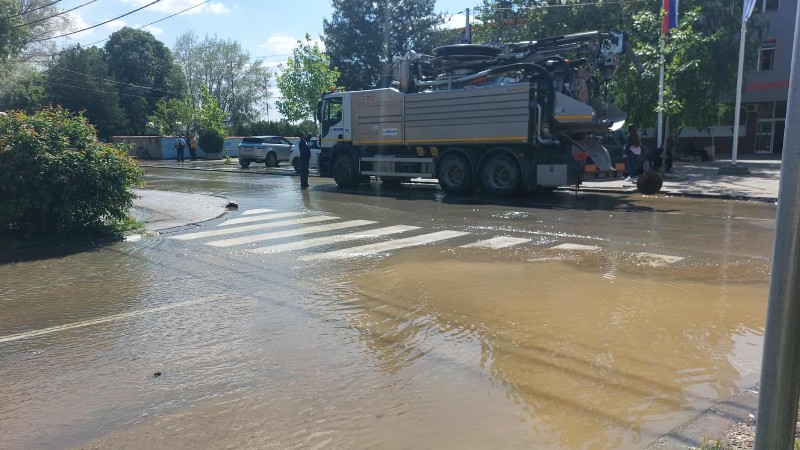Havarija kod Sportskog centra u Požarevcu (FOTO, VIDEO) 1 Havarija voda 3