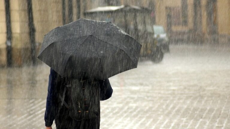 Oblačna i kišna nedelja