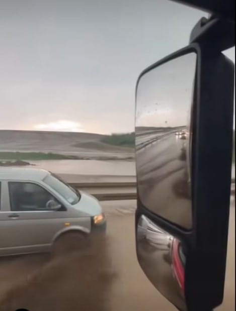 Obilna kiša blokirala traku auto – puta kod Mihajlovca