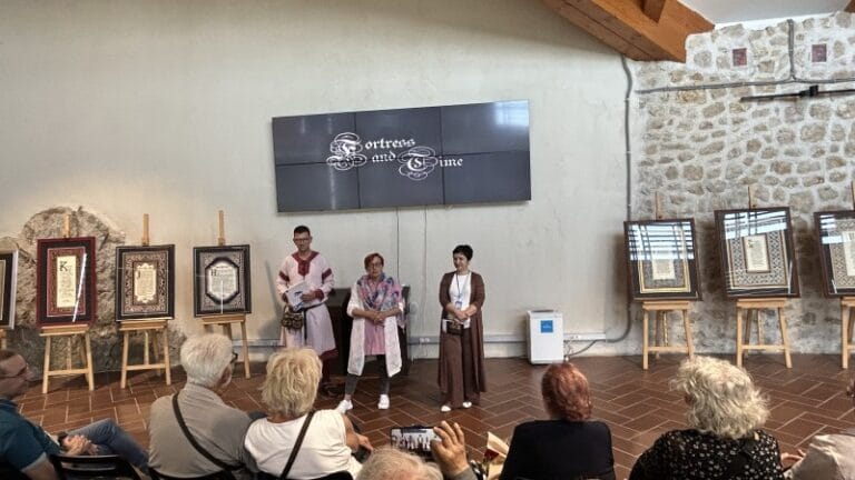 Kaligrafski radovi Violete Marković u Golubačkoj tvrđavi