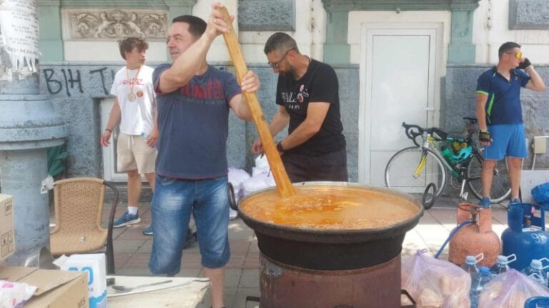 Studenti donirali čorbu ugroženim porodicama