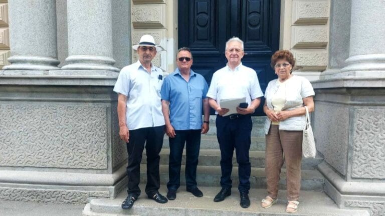 Predata peticija, građani traže neodložno renoviranje zgrade Doma vojske