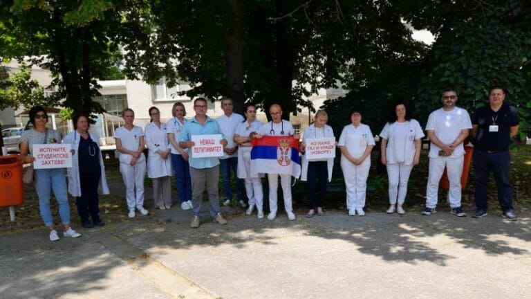 Medicinsko osoblje ne odustaje – i danas 16 minuta tišine u Požarevcu