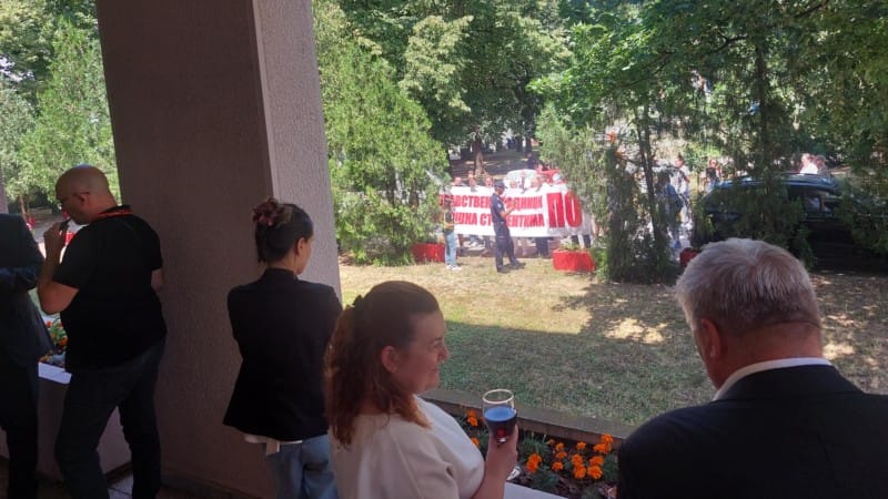 Blokada ulice tokom otvaranja novog bloka bolnice u Požarevcu (FOTO) 1 Protest bolnica 4