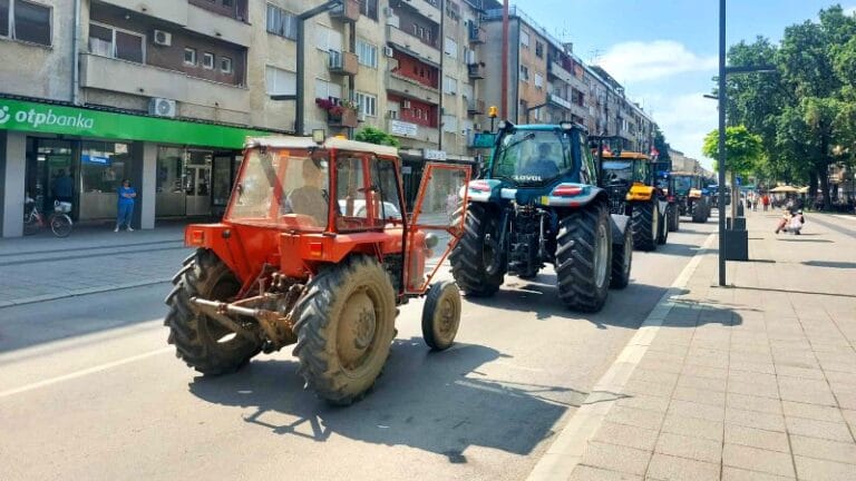 POŽAREVAC: Počeo protest poljoprivrednika (FOTO, VIDEO)