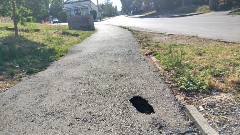 EB patrola: Rupa u asfaltu