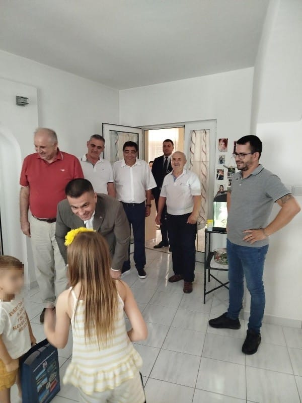 Ministar Milićević posetio porodicu povratnika iz inostranstva