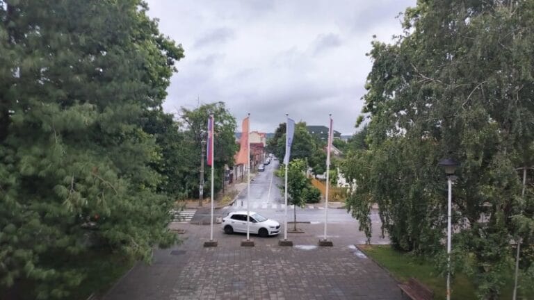 RHMZ: Toplije nego juče, ponegde kiša ili pljusak i vetrovito