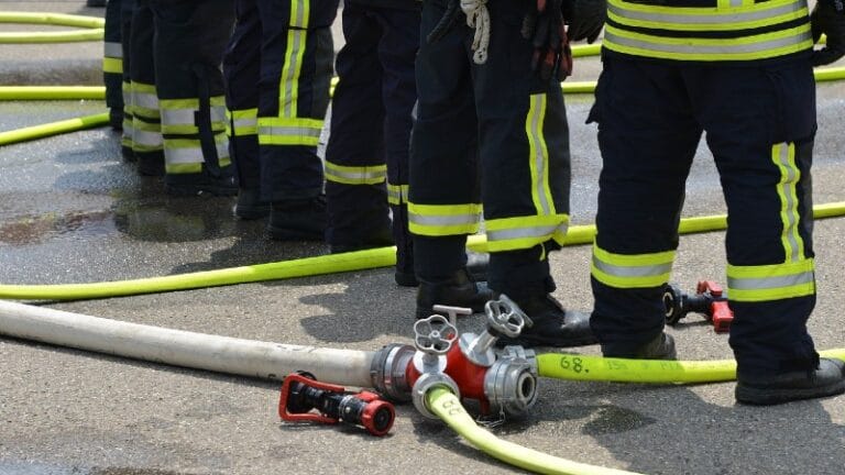 Dačić: Aktivno 27 požara, spaseno više od 10 osoba – jedna povređena