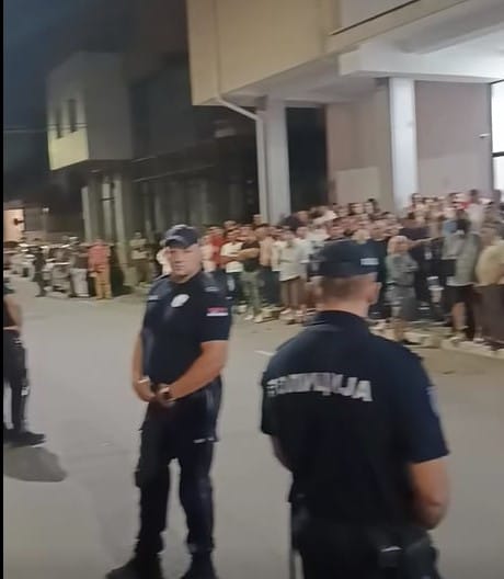 U Požarevcu suprotstavljene građane razdvajala policija