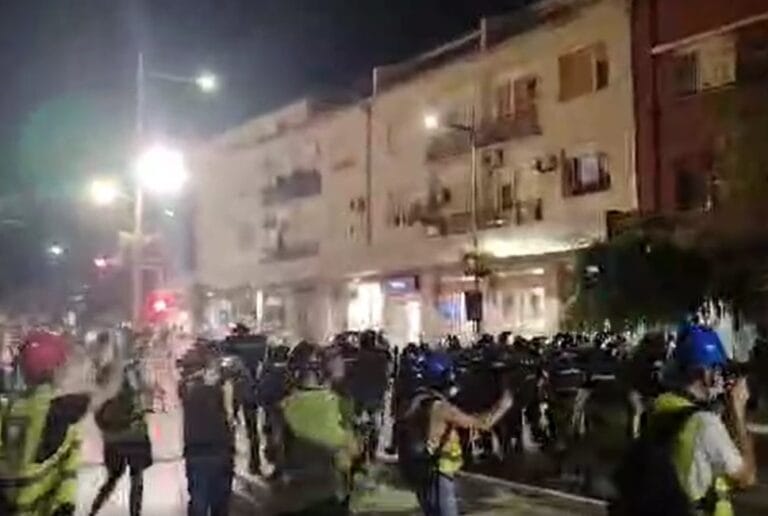 Neredi u Valjevu, Novom Sadu, Beogradu, Nišu (VIDEO)