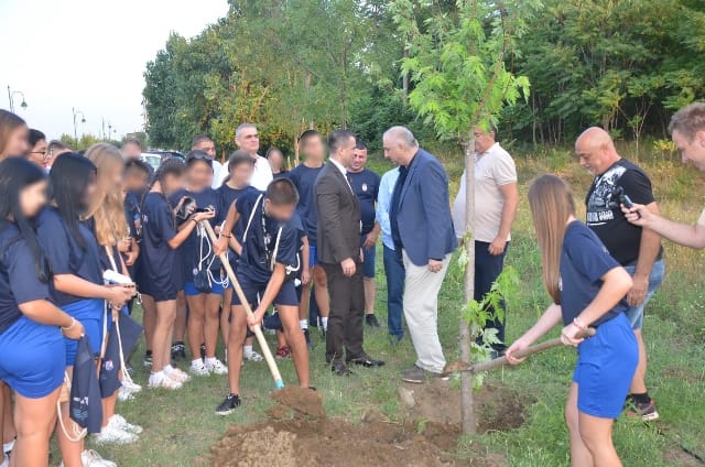 Srebrno jezero okupilo mlade iz dijaspore i regiona 1 M03 5507