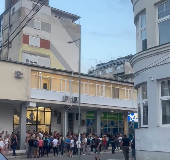 U Požarevcu suprotstavljene građane razdvajala policija 1 e4c50add bf7b 4ff5 afdd 9df231eccd64