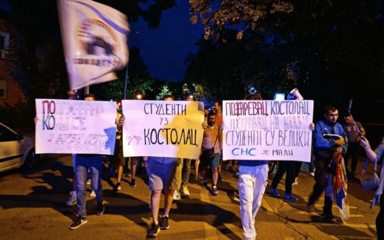 Protest i izložba policijske brutalnosti u Kostolcu (FOTO-VIDEO)