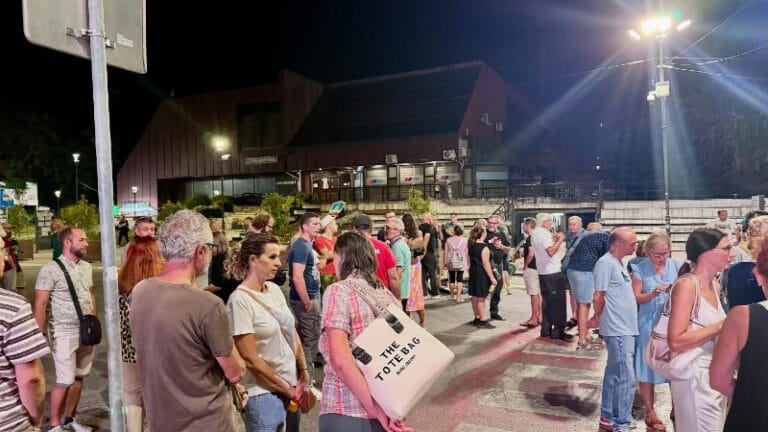 Mirni protesti u Smederevu i Požarevcu