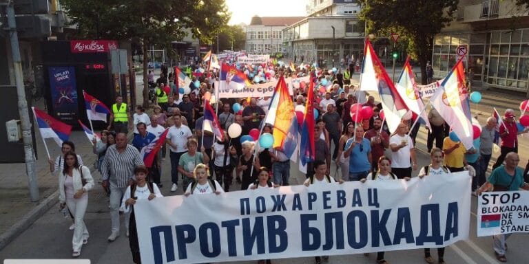 Deo građana Požarevca u protestu protiv blokada