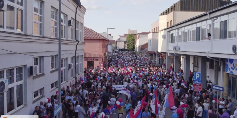 Deo građana Požarevca u protestu protiv blokada 1 protest protiv blokada1