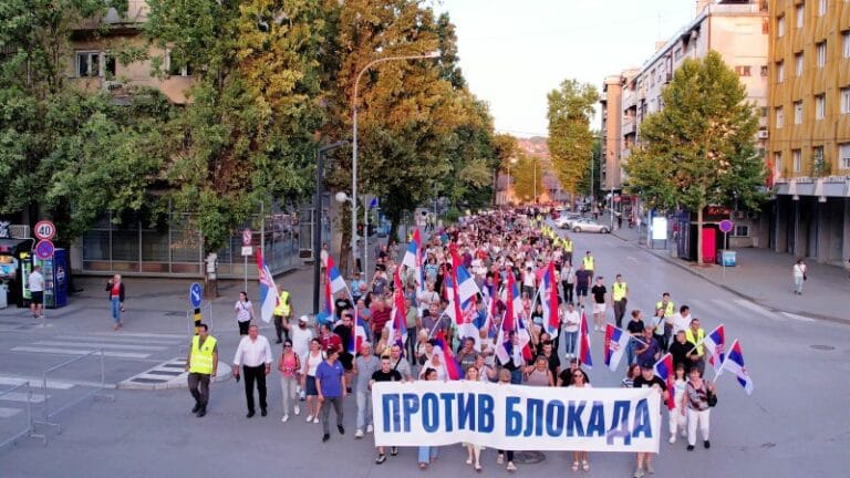 Još jedan protest SNS protiv blokada u Požarevcu