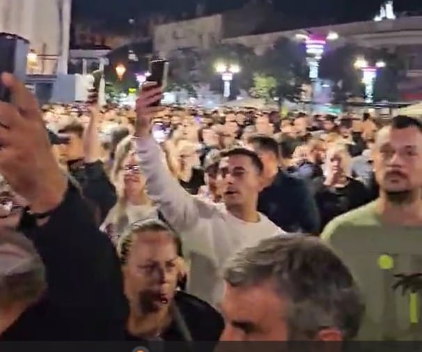 Građani sprečili Karleušin koncert za Smederevsku jesen (FOTO-VIDEO)