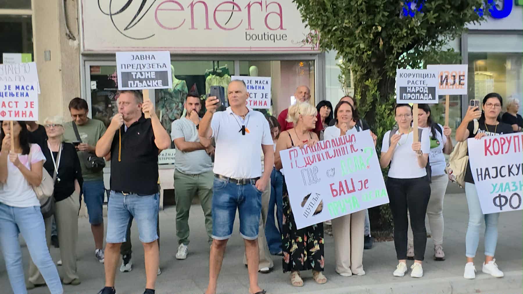 Dva suprotstavljena skupa građana 1 4710eb2c d293 482c b74c 4ec90ffe2e8c