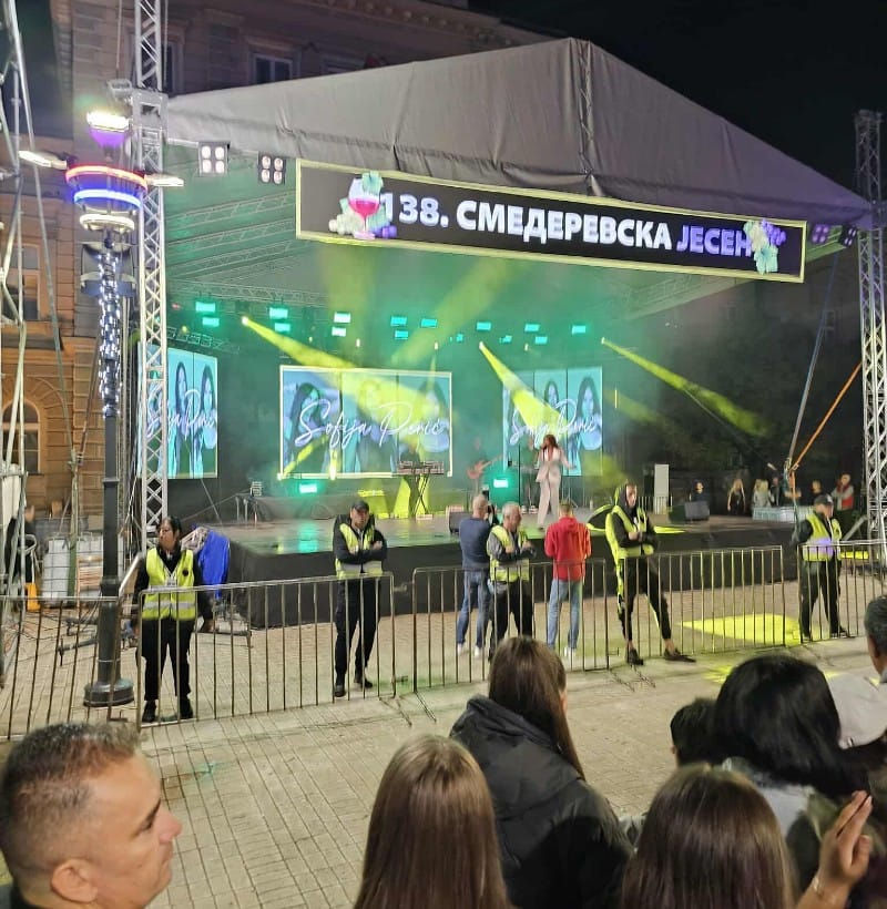 Građani sprečili Karleušin koncert za Smederevsku jesen (FOTO- VIDEO) 1 543754587 2868062283378504 7852426082459789591 n 2
