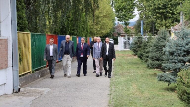 Ministar prosvete obišao prvake u Velikom Gradištu